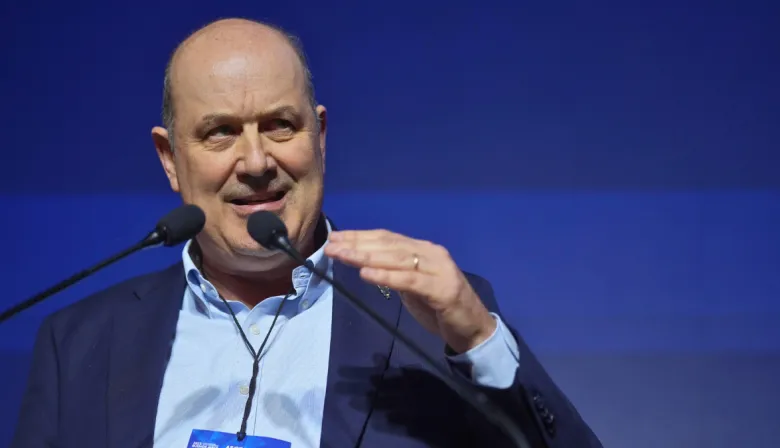 Sturzenegger vinculó una película de Luis Ortega con el rumbo económico