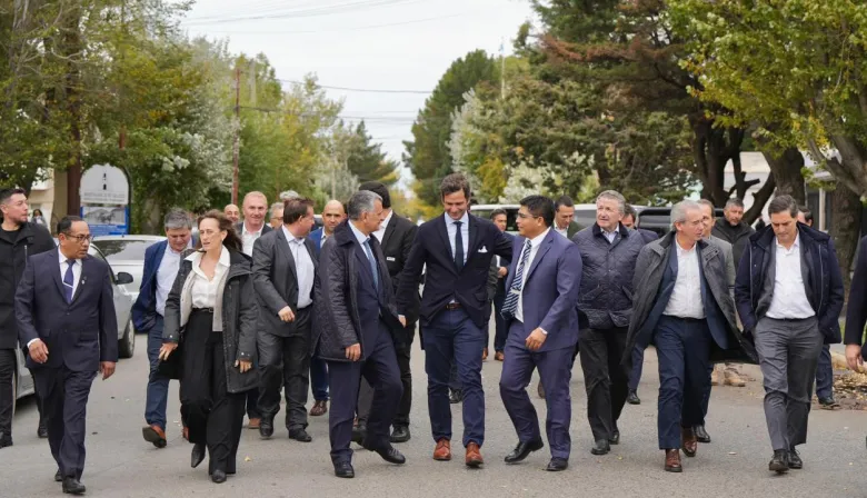 Santa Cruz, en el centro del petróleo: Vidal firma un pacto clave con 14 empresas