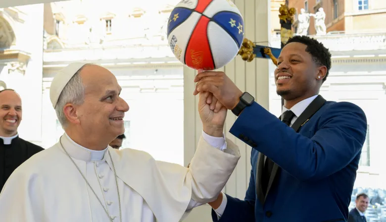 El Papa León XIV recibió a los Harlem Globetrotters en el Vaticano