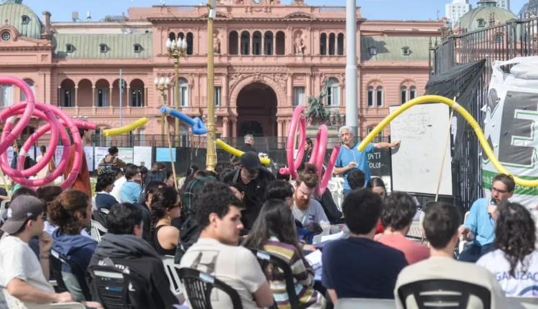 ¿Salarios 2x3? La razón por la que la UBA lleva sus clases a Plaza de Mayo