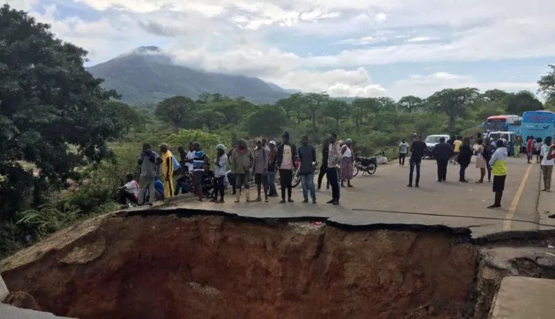Inundaciones frenan corredor de minerales clave en Angola