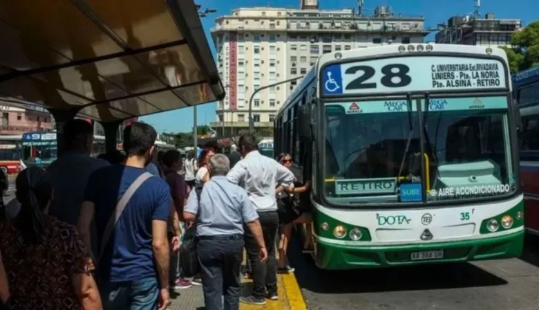 Colectivos en el AMBA: cómo funcionan este lunes tras el conflicto