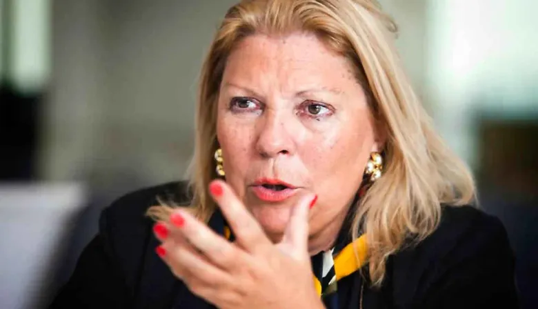Elisa Carrió fulminó a Adorni y lanzó una dura profecía sobre Javier Milei: “No reelige”