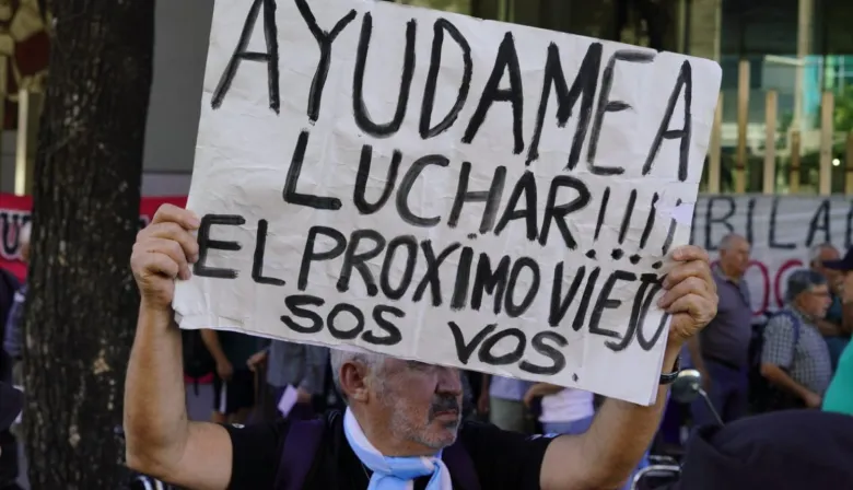 Jubilados marchan por recorte de medicamentos y alertan por una “crisis humanitaria”
