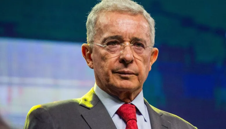 Argentina vuelve al centro: la jugada judicial contra Álvaro Uribe