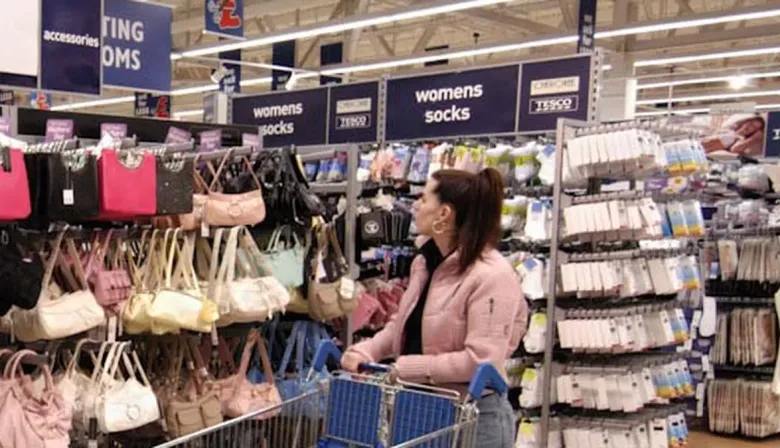 Carrefour vs. Coto: la nueva pelea por la ropa importada en supermercados