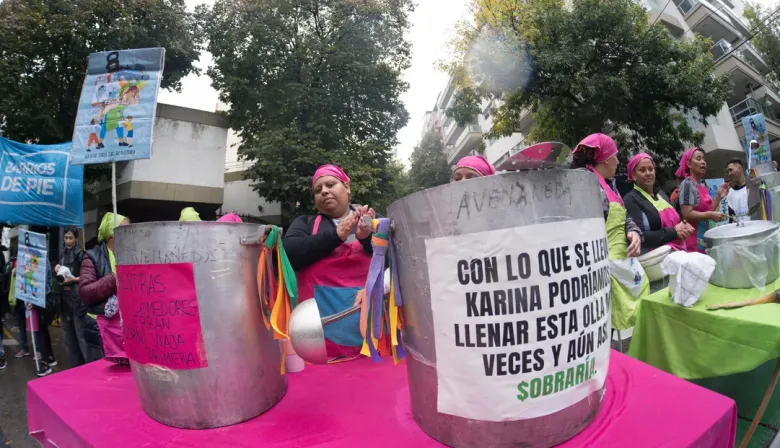 La casa de Adorni en Caballito, en el foco de una protesta con reclamo social