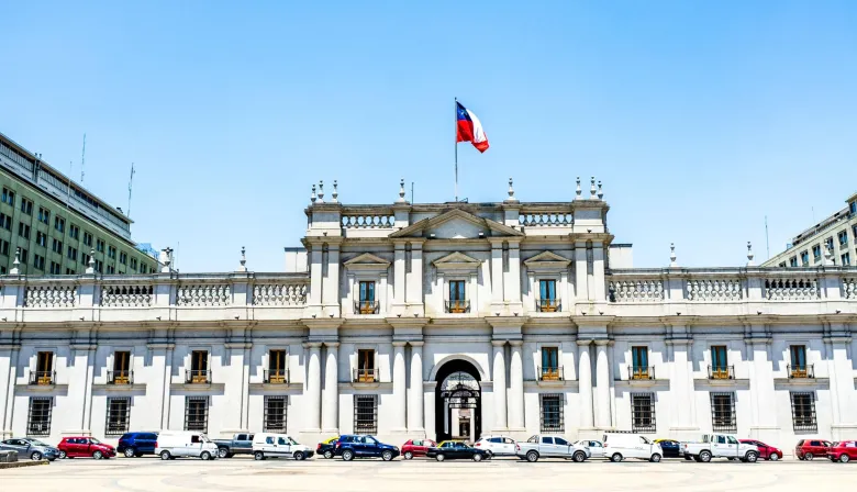 Chile baja el impuesto corporativo y busca ganarle terreno a Argentina