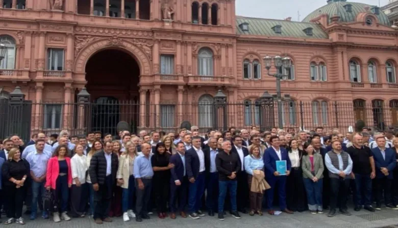 Intendentes van contra Caputo y preparan una denuncia por los fondos viales