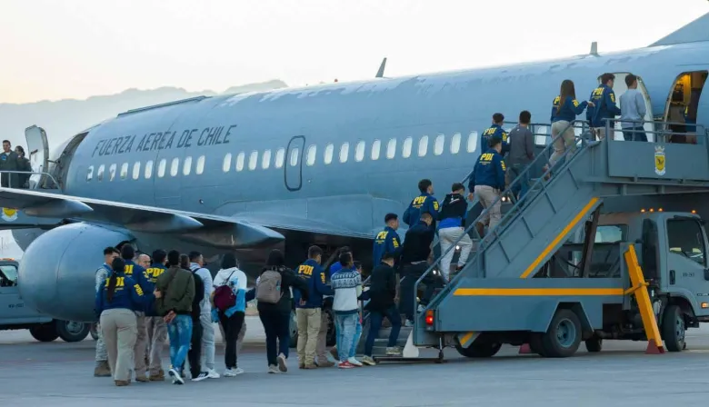 Chile deporta migrantes a Colombia y abre una pulseada que puede tocar a Argentina
