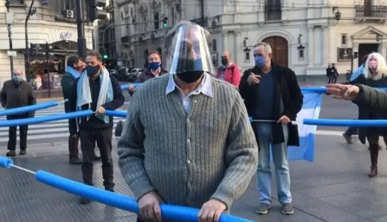 Luis Brandoni y el banderazo 2020 del "flota-flota": cómo lo recordó el PRO