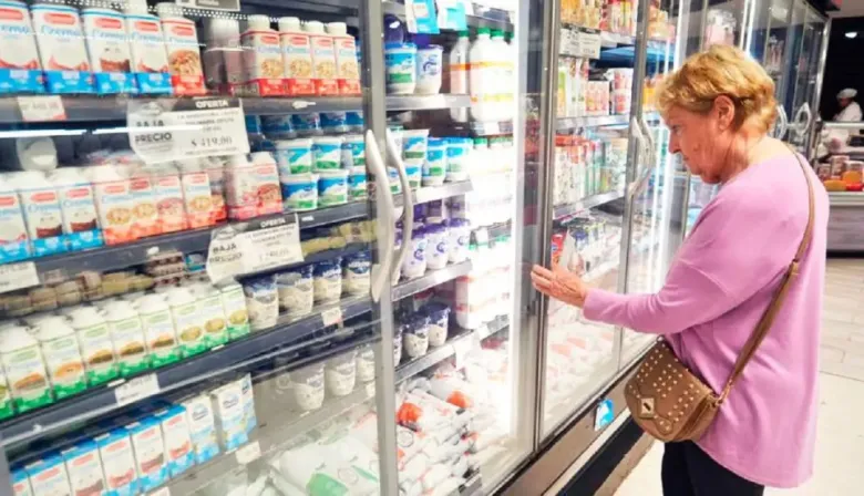 Se desploma el consumo de leche: cae 7,7% y crecen segundas marcas