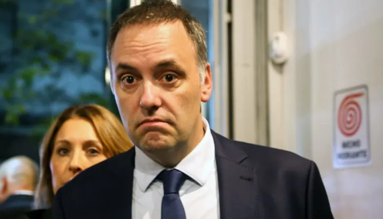 El misterioso 'apagón' de 12 días de Adorni en Aruba: la sospecha de la Justicia