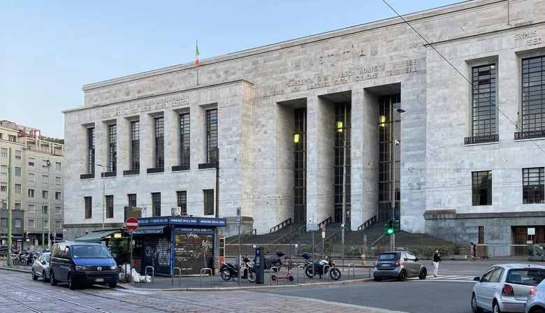 Italia extradita a hacker chino acusado por Estados Unidos de robar datos COVID