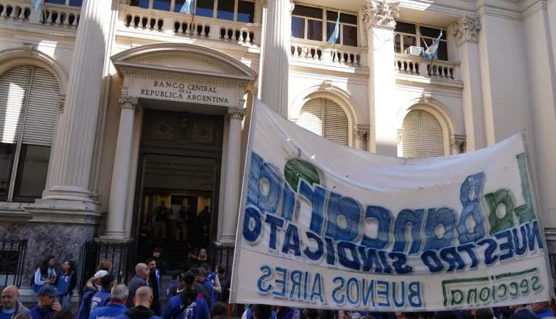 Universidades y bancarios en plan de lucha: clases, trámites y turnos, bajo amenaza