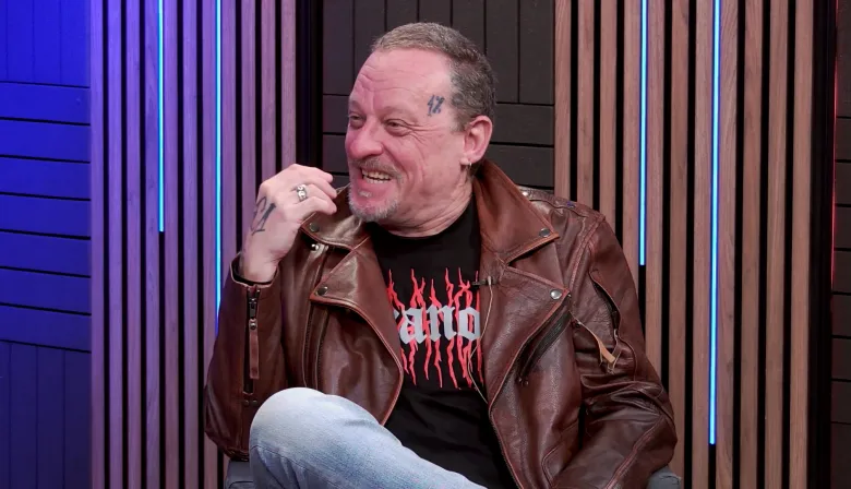 Roberto Zelazek vuelve al punk con banda propia y un disco de identidad feroz