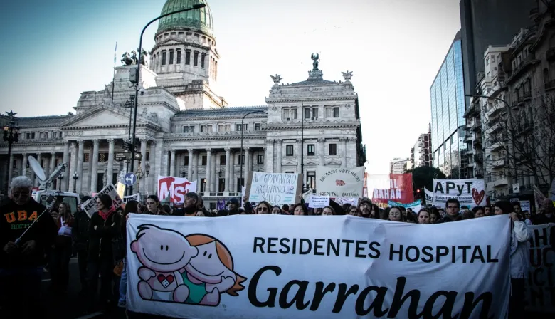 Becas y guardias de 24 horas: el reglamento de Milei para residencias de salud