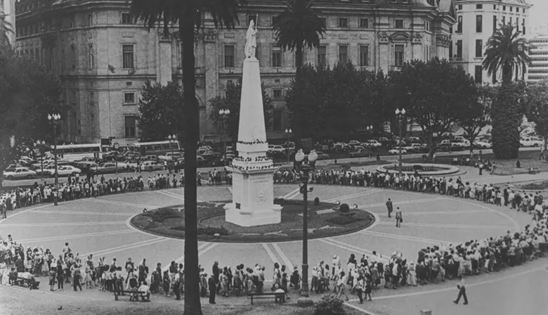 Madres de Plaza de Mayo: el gesto que rompió el silencio en plena dictadura