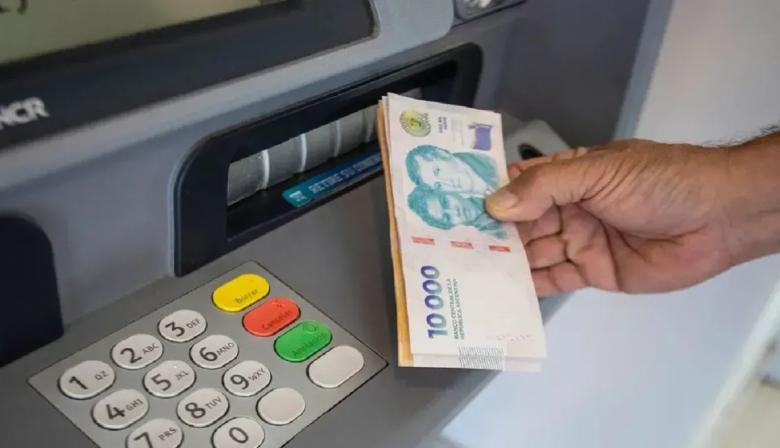 Quince extracciones en 25 minutos: la secuencia que el banco no frenó y terminó en condena