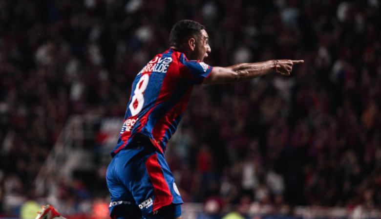 San Lorenzo venció 1-0 a Estudiantes y volvió al triunfo bajo la lluvia