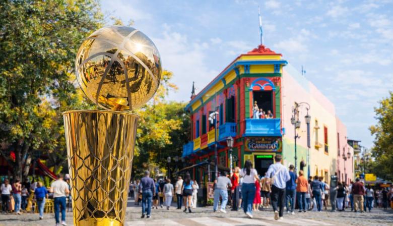 El trofeo de la NBA llegó a Buenos Aires: ¿por qué el Larry O’Brien está en La Boca?