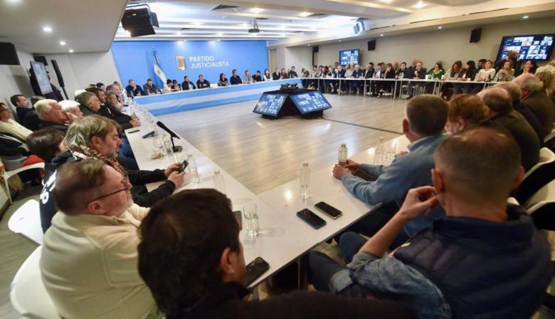 El PJ se reúne en plena interna y vuelve a tensionar con Kicillof por Cristina