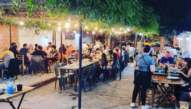 Rosario: comieron, no pagaron, fueron escrachados y se arrepintieron