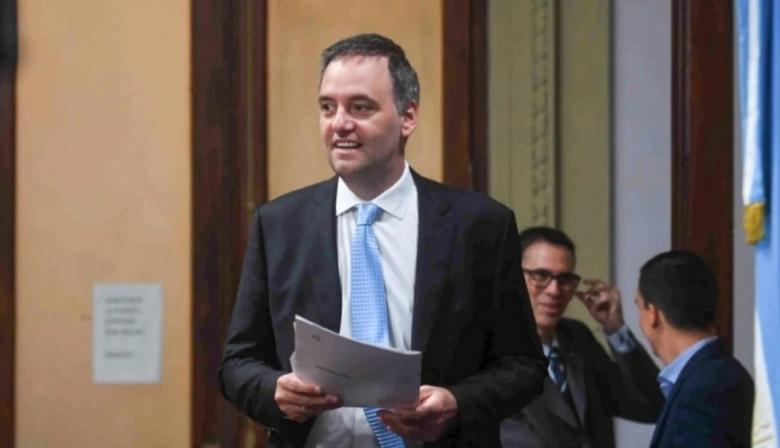 Adorni y una sesión caliente: la oposición busca citarlo al Congreso