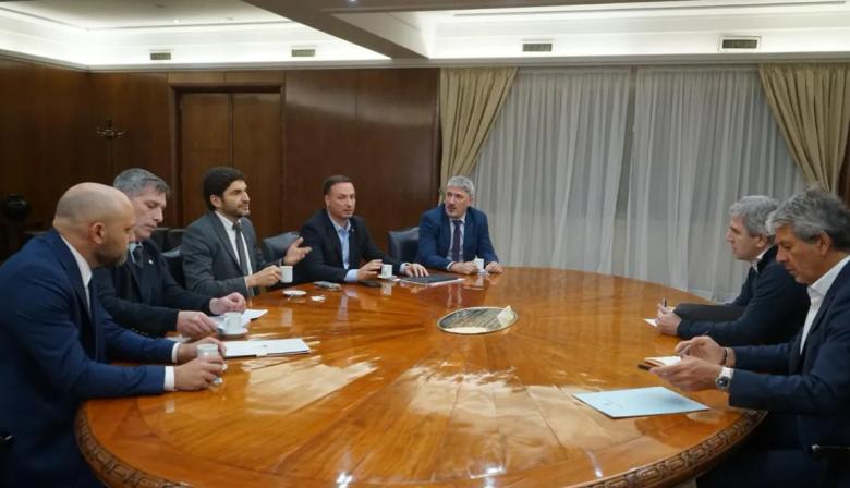 La A012 volvió al centro de la pelea entre Caputo y Pullaro