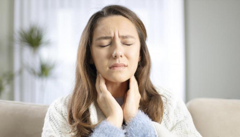 Dolor de garganta: cómo distinguir virus, bacteria o frío sin medicarte de más