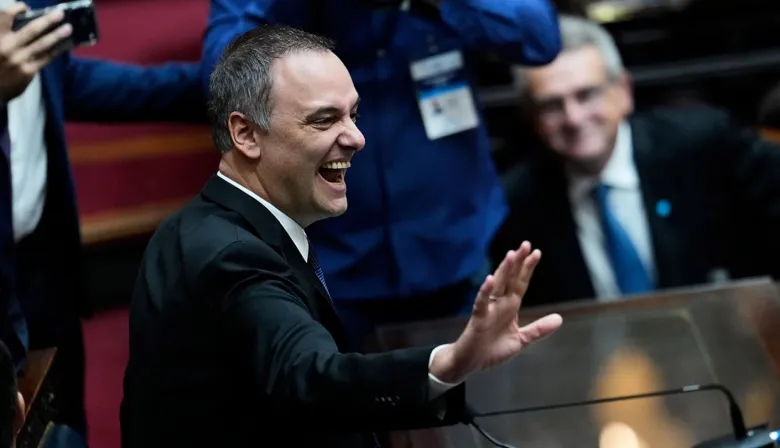 Adorni vuelve a hablar y el Gobierno construye su propia versión de los hechos