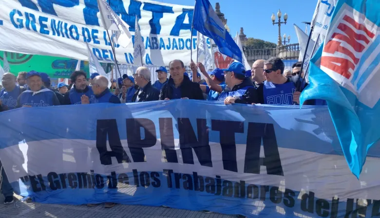 La semana del agro, entre Adorni, la motosierra en el INTA y una cosecha récord