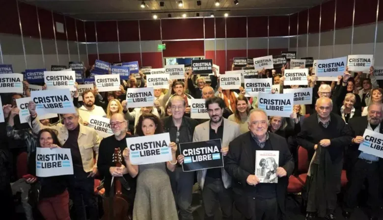 Cristina Kirchner volvió a escena con un libro que resignifica San José 1111