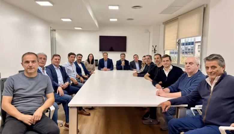 Santilli arma un puente entre PRO y libertarios para ordenar la Provincia