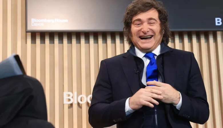 Fitch mejoró la nota de Argentina: qué significa y el antecedente de Macri
