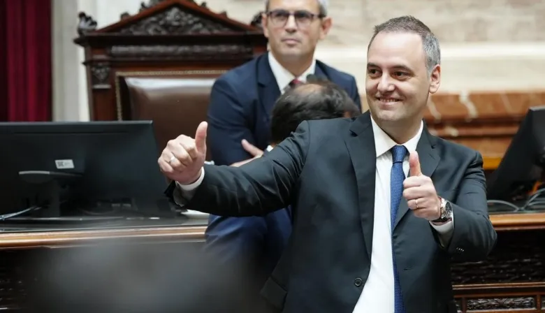 Nuevo frente en el caso Adorni: investigan todas sus cuentas en la Provincia