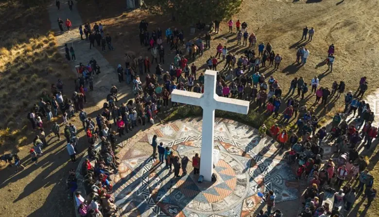 La arquitecta detrás del circuito del Papa Francisco llega a Neuquén para hablar de turismo religioso