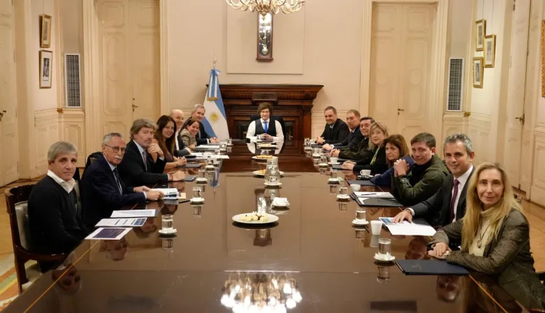 La reunión de Gabinete que armó Milei y puede definir el futuro de Adorni
