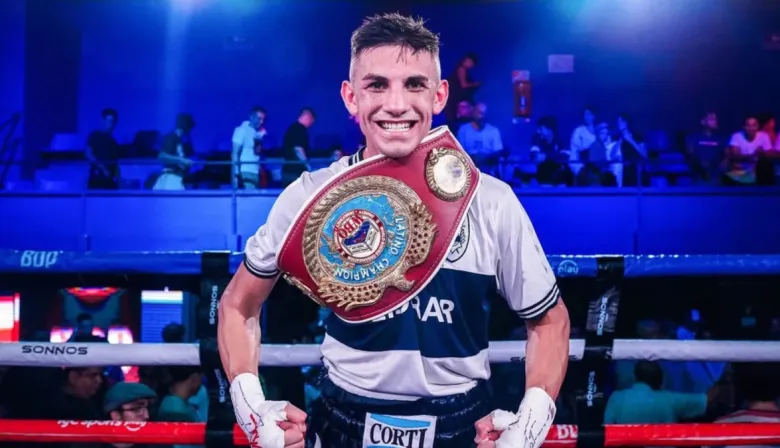 Boxeo: “Pacman” Giménez retuvo el título y festejó con la camiseta de Gimnasia