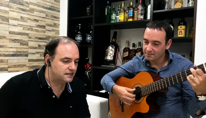 Silvio Rodríguez y Aute en la playlist de Adorni: el inesperado lado B