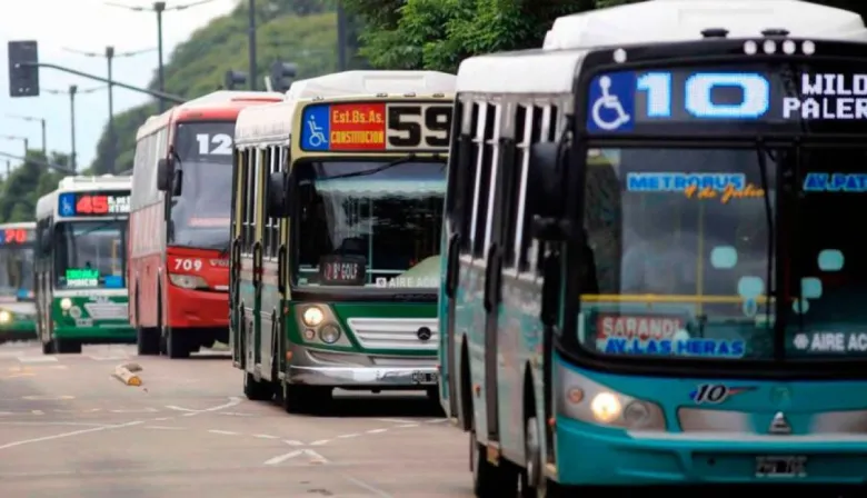 Bondis más caros y menos frecuencia: el combo que complica el transporte en AMBA