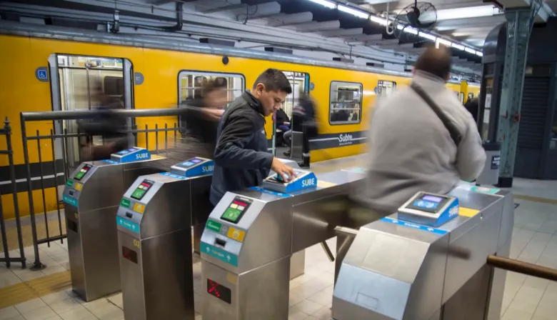 Caos en el subte: liberarán molinetes y denuncian descuentos “ilegales” a trabajadores
