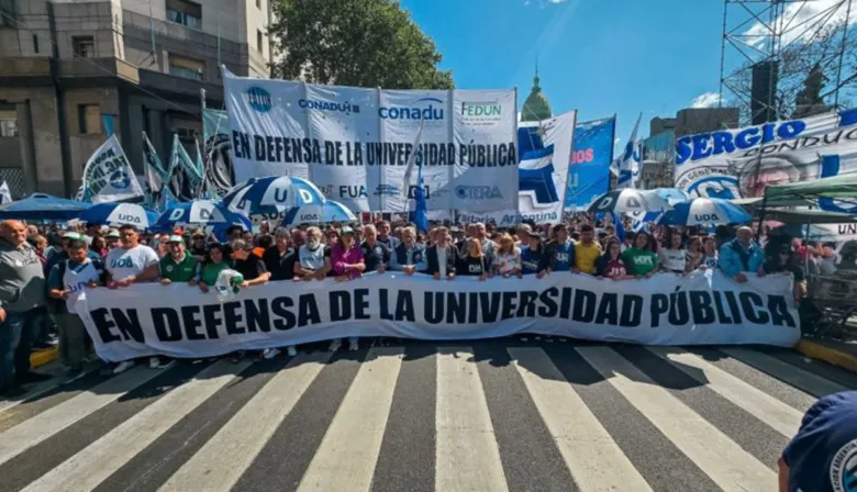 Marcha universitaria: qué cambia para salarios y presupuesto si se cumple la ley