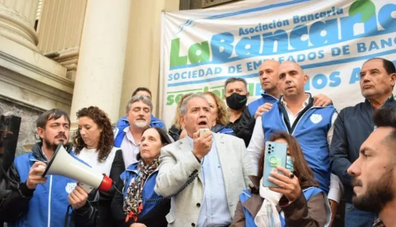 Paro nacional en el Hipotecario y el Banco Central por despidos y ajuste
