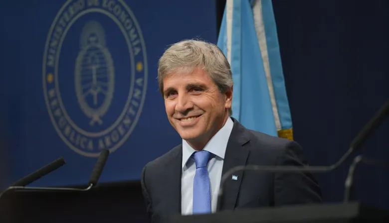 Caputo suma USD 500 millones de deuda y refuerza las reservas
