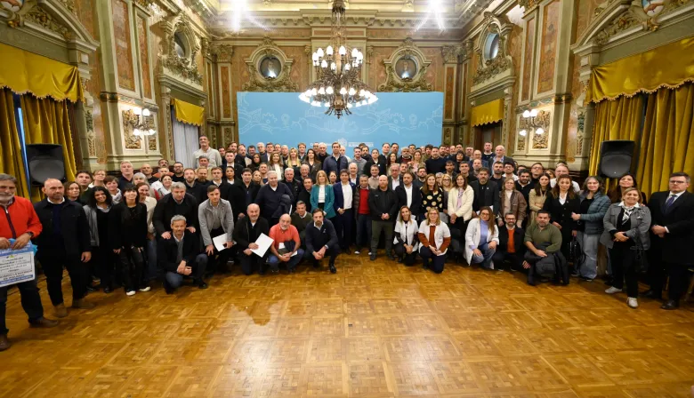 "Catrástrofe": Kicillof juntó a 60 intendentes de PBA en un contraataque a Milei