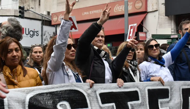 Plaza de Mayo fue una señal: el sistema público de salud atraviesa su peor momento