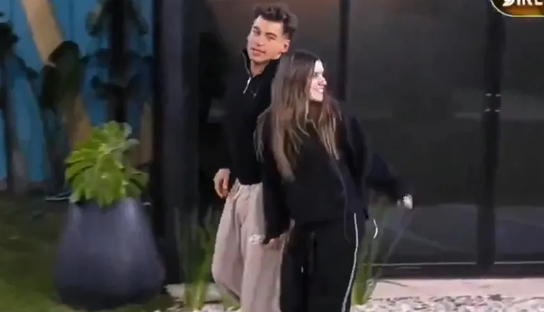 Los apasionados besos entre Manu y Lola en Gran Hermano Generación Dorada