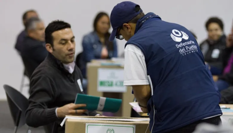 Más de 1,4 millones afuera: el voto colombiano que abre otra pregunta argentina