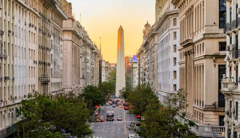 Fraude, dolor y corrupción: el turbio contexto que recibió al Obelisco